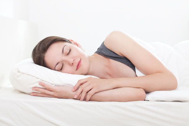 Dormir bien para el tratamiento del acné