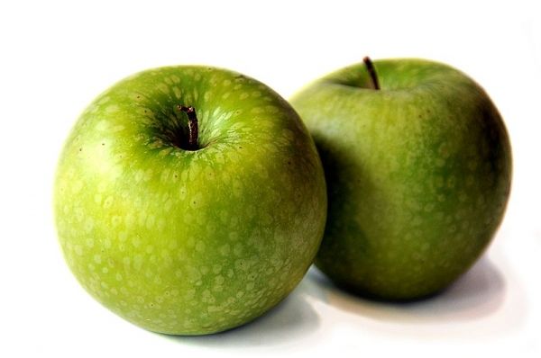 Una manzana al día mantiene lejos la obesidad, según los expertos