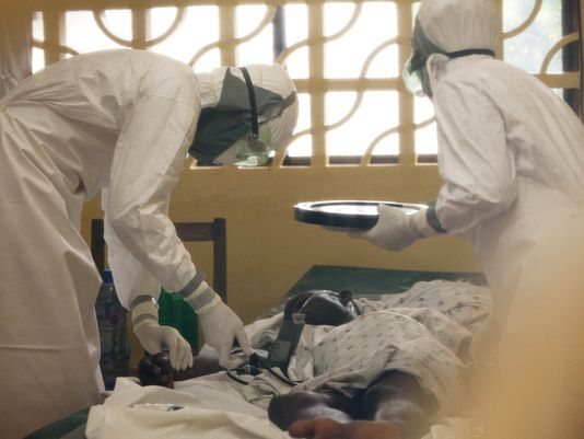 Un tercer médico misionero estadounidense ha sido infectado con el virus del Ébola en Monrovia, Liberia.