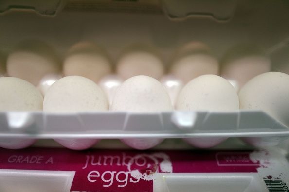 El precio de los huevos probablemente aumentará debido a la gripe aviar ha afectado a las gallinas ponedoras.