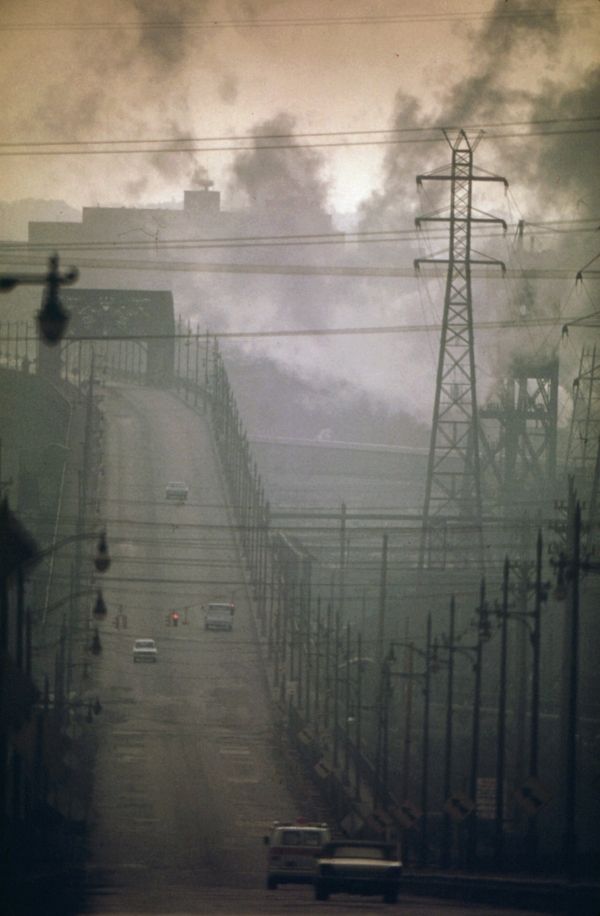 Nubes oscuras de la fábrica de humo Puente Obscure avenida Clark - Nara