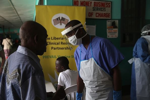 ¿Por cuánto tiempo es el cuerpo de una víctima ébola contagiosa?
