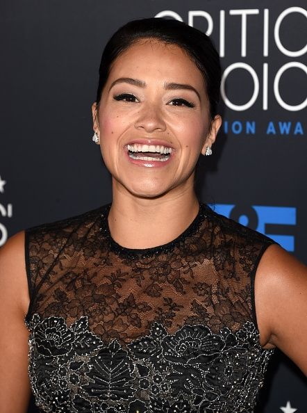 Gina Rodríguez en los críticos anuales 5to` Choice Television Awards.