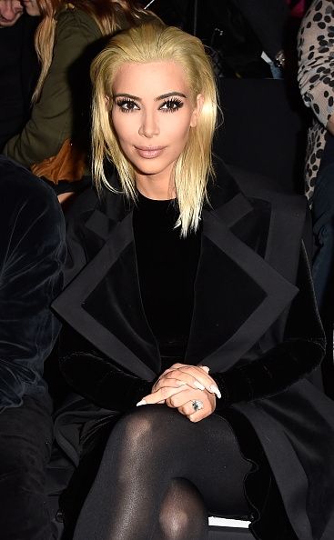 Kim Kardashian en el Balmain Fashion Show en la Semana de la Moda de París.