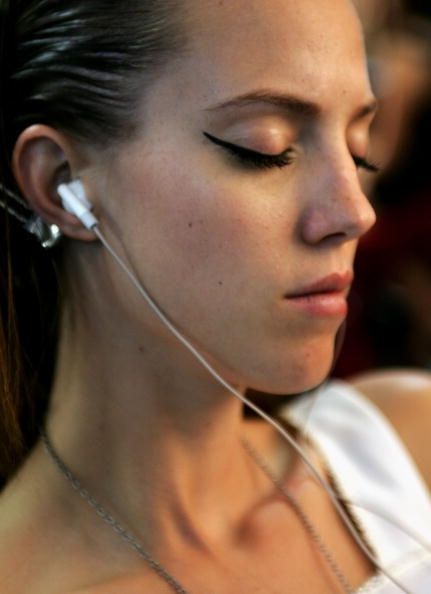 Un estudio británico encontró que escucha la música que te gusta puede ayudar a su través de la cirugía.