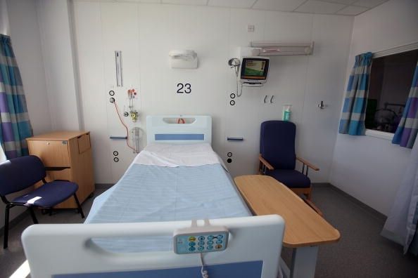 Nuevo £ 545 millones Súper hospital abre sus puertas a sus primeros pacientes