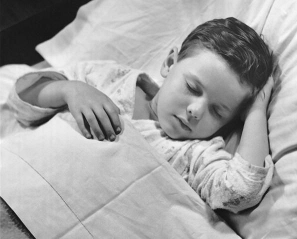 Dormir menos de 6 horas de sueño por noche se ha relacionado con el aumento de los factores de riesgo para varias enfermedades.