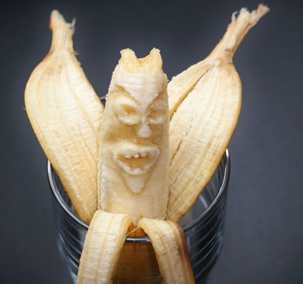 Un estudio japonés señala que las cáscaras de plátano son muy resbaladiza.