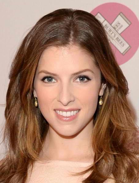 Anna Kendrick en Burt`s Bees 2014 Hive with Heart Campaign.