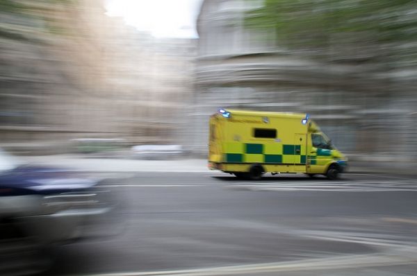 ambulancia en movimiento