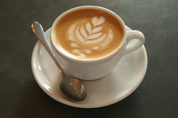 Las bebidas de café y otros aperitivos de la cadena de café contienen demasiada azúcar, grasas y calorías.