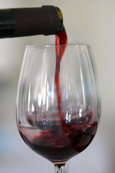 Saludos a la vino tinto: se evita la pérdida de memoria, dice estudio
