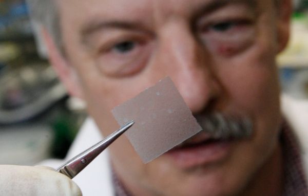 Los científicos intentan desarrollar tiras de vacunas que se derriten en la boca