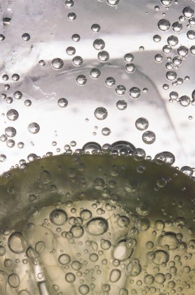 El cambio de distancia de un refresco dulce en un vaso de agua mineral con gas o té sin azúcar ni una sola vez al día puede reducir el riesgo de diabetes.