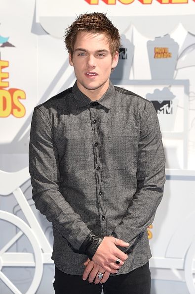 Dylan Sprayberry en los 2015 MTV Movie Awards.
