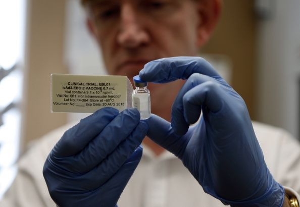 Británicos Prueba Nueva Ébola Vacuna