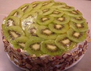 almendras y pastel de kiwi