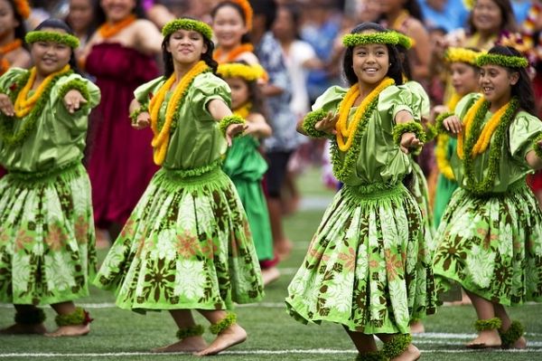 bailarines de hula hawaiano