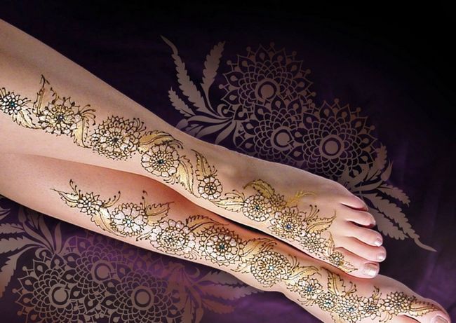 15 hermosos diseños mehndi florales para piernas / pies