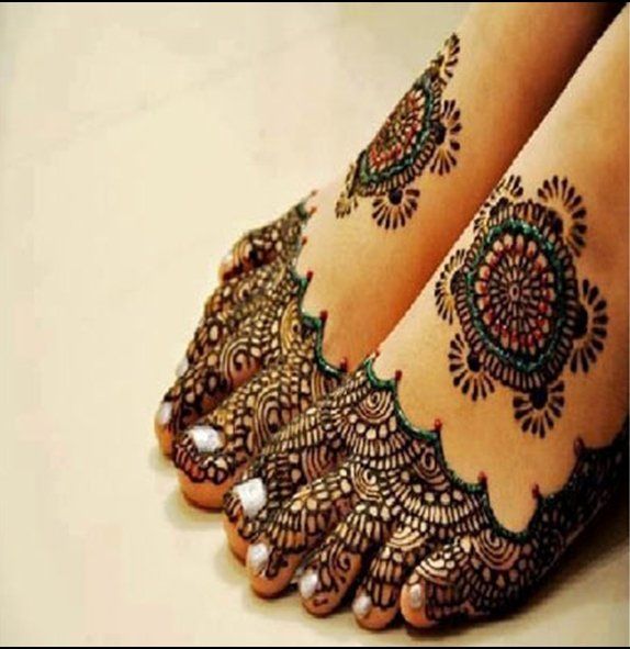 Hermosa la pierna Mehndi Diseño