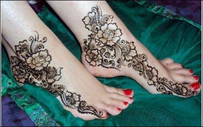 Henna en los lados de las piernas