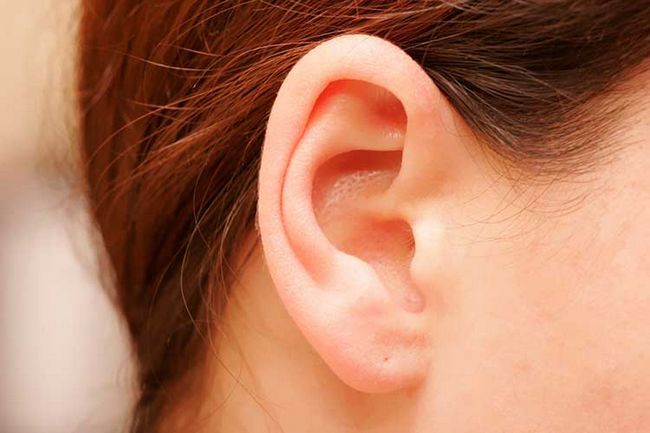 16 remedios caseros de bricolaje para los oídos tapados
