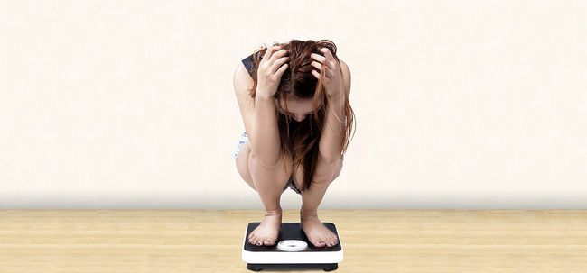 7 maneras sencillas en las que el estrés conduce a aumento de peso