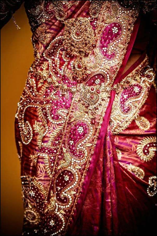 Carmesí tradicional pesada saris2 nupcial