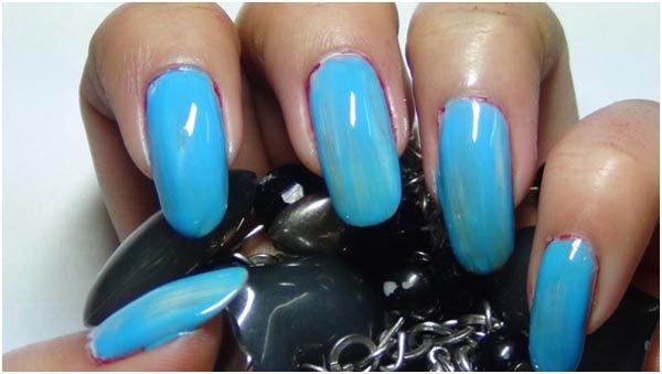 azul claro esmalte de uñas de color