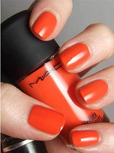 naranja brillante color de uñas