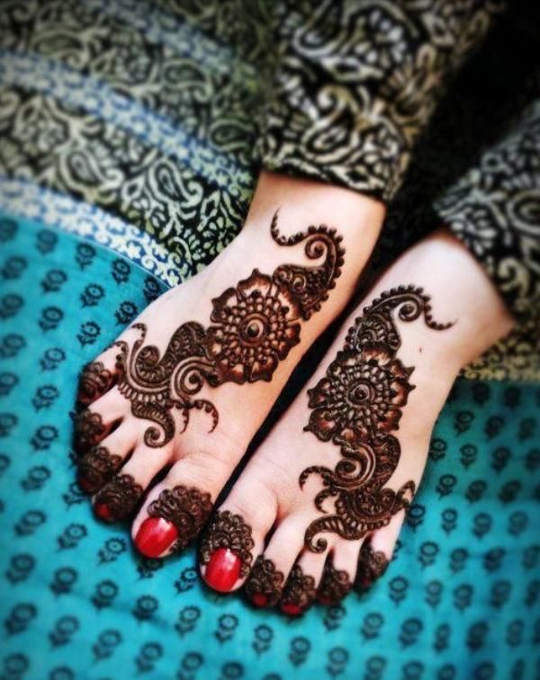 Los mejores diseños mehndi / henna para los pies / pies