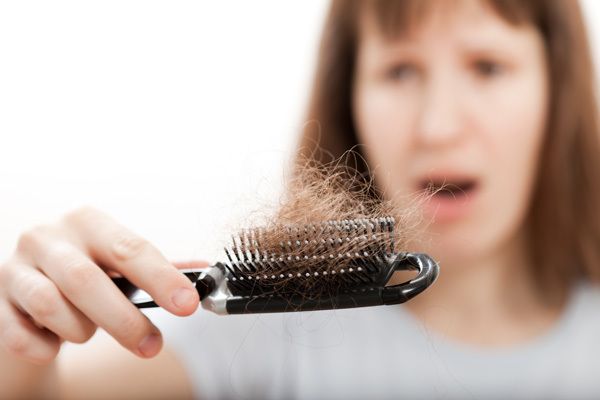 la homeopatía control de la caída del cabello