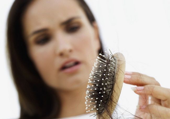 Remedios caseros para el cuero cabelludo seco y la caída del cabello