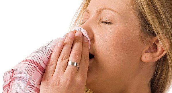 Los remedios caseros para curar los estornudos