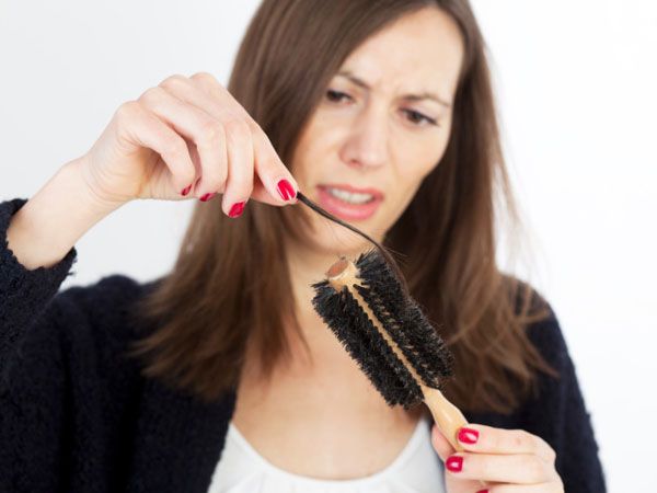 Los remedios caseros para evitar la caída del cabello / la caída del cabello