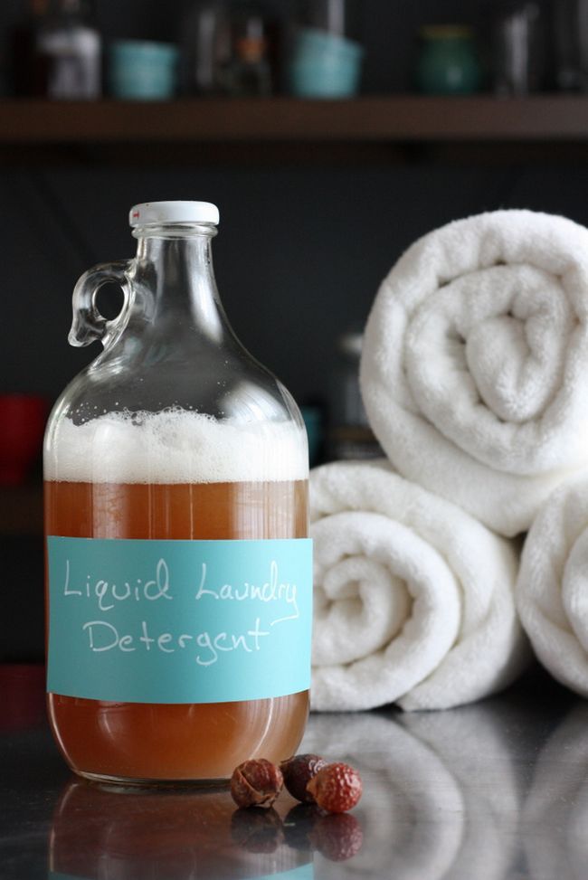 Fácil detergente líquido casera hecha de nueces de jabón. Excelente para los pañales de tela de lavandería y regulares. #homemadelaundrydetergent