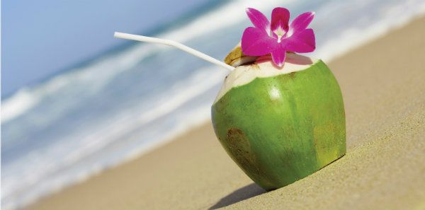 Cómo el agua de coco es beneficioso para la salud