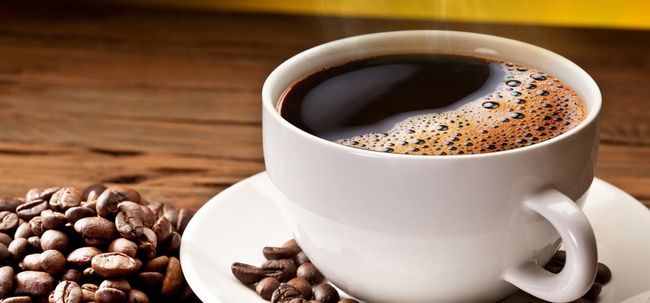 ¿Cuánta cafeína está presente en el café y el té?