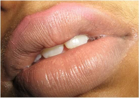 cómo aplicar el lápiz labial en los labios finos 2