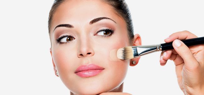 Cómo decidir si la última tendencia de maquillaje se adapte a su tono de piel