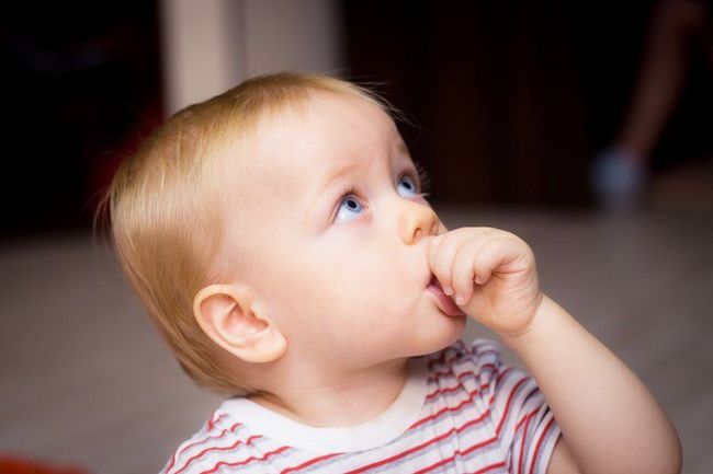 Cómo dejar de chuparse el dedo hábito en los niños