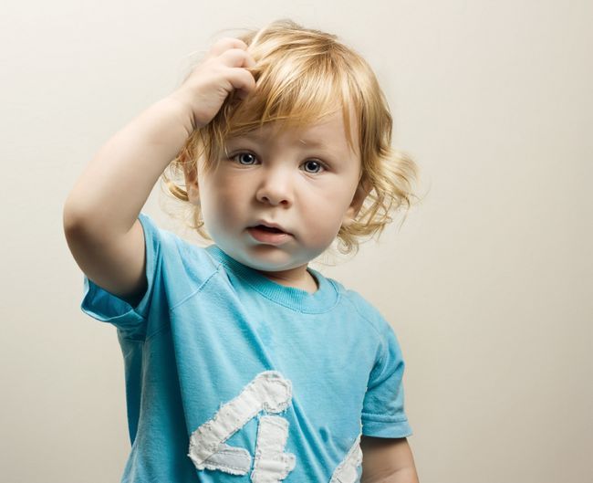 Cómo dejar de girar el pelo tirando hábito en los niños