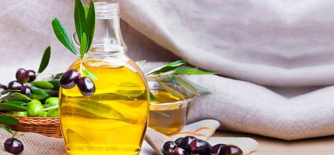 Cómo utilizar aceite de oliva para tratar la caspa?
