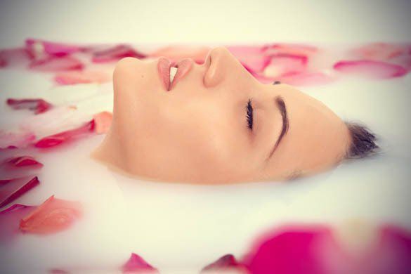 Cómo utilizar agua de rosas para el cuidado de la piel