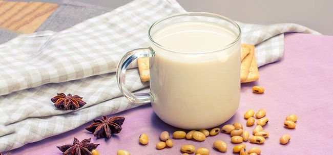 ¿Es la leche de soya una mejor alternativa a la leche de vaca?