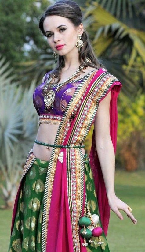 Diseño de la blusa más reciente para medio sari # 10