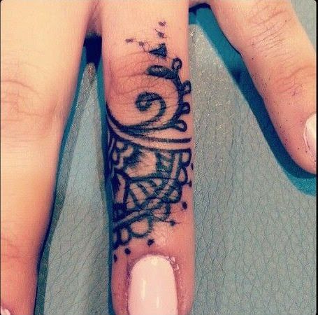 Lovable pequeña tattoos9 dedo