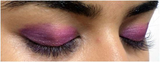 maquillaje de ojos de color púrpura