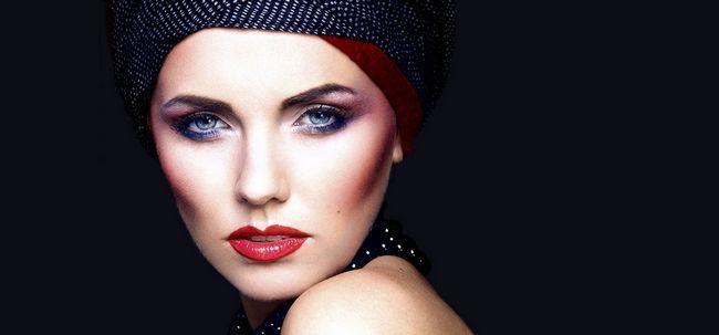 Red And Blue Eye Tutorial Maquillaje - Con Pasos y Cuadros detallados