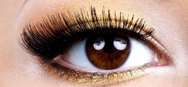 Sencillo tutorial de maquillaje de ojos de oro